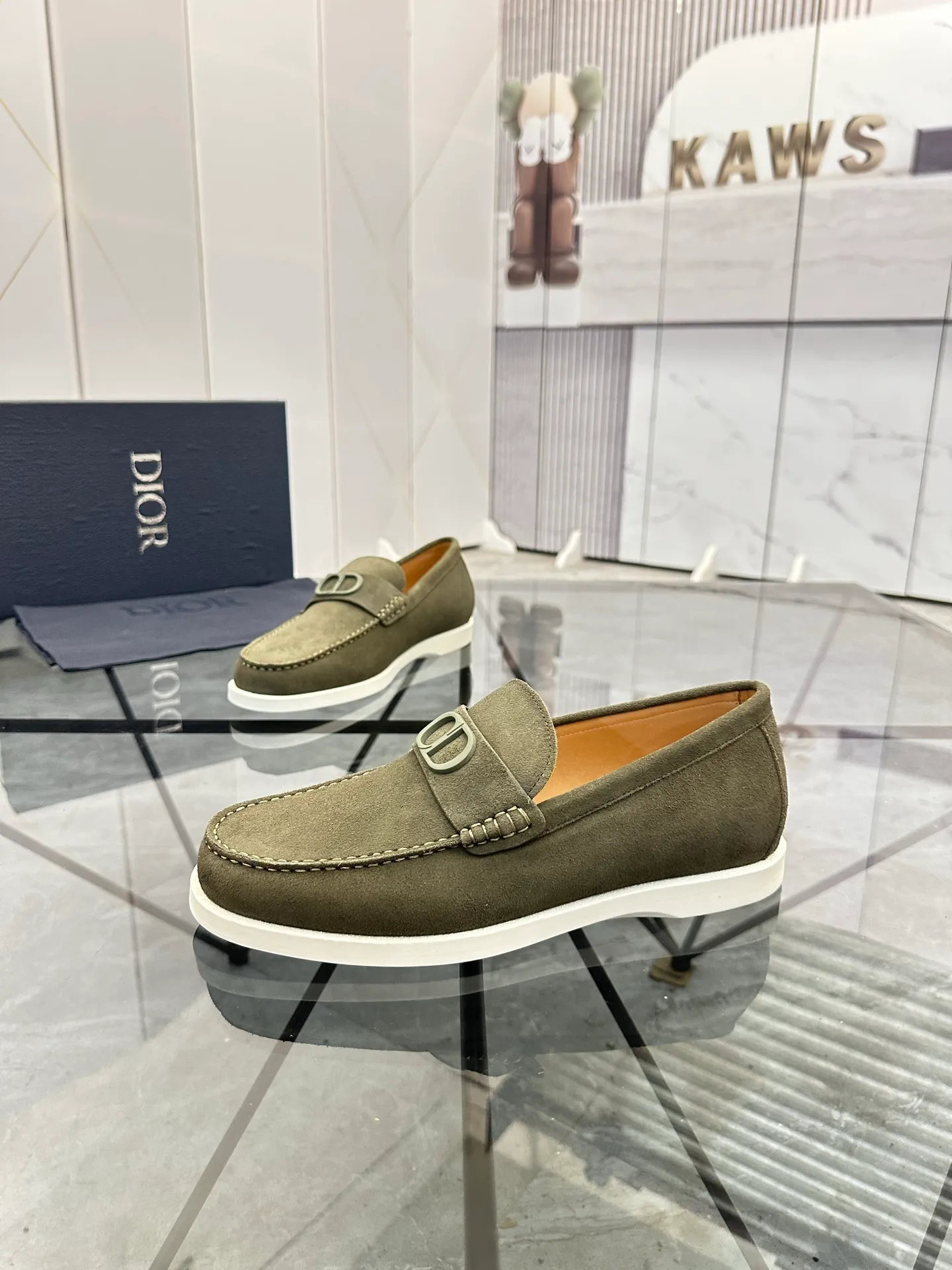 Selling men's shoes 💰: 💰P440¥ Product trademark: Dio* "Dior*" slip-on shoes Regular size: 39-44 (can be customized to 45.46) Product materials: imported nubuck leather upper, cowhide lining, original outsole. Number: 628